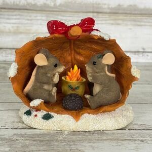 Charming Tails Fitz and Floyd Sharing A Warm And Cozy Holiday Mouse Figurine